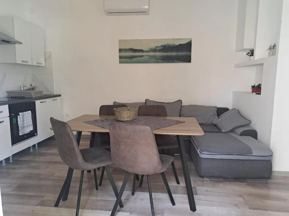 Apartment Ground Floor With Parking Erny Pula