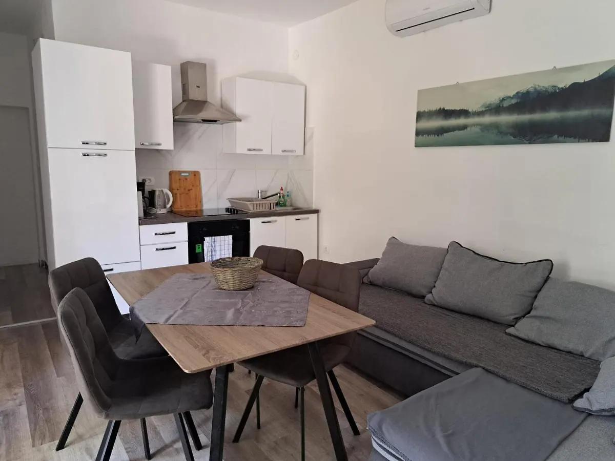 Apartment Ground Floor With Parking Erny Pula