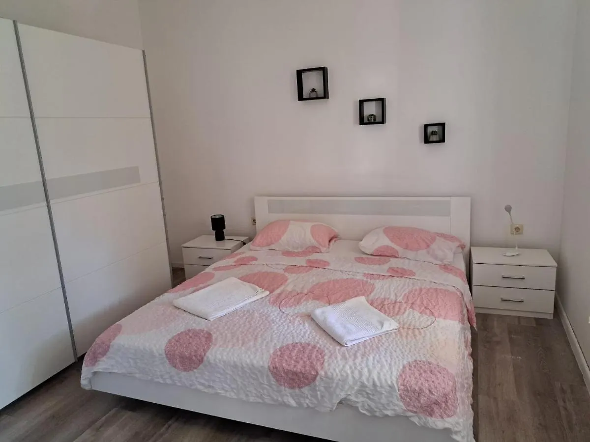 Apartment Ground Floor With Parking Erny Pula