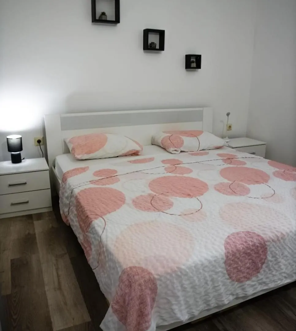 Apartment Ground Floor With Parking Erny Pula Croatia