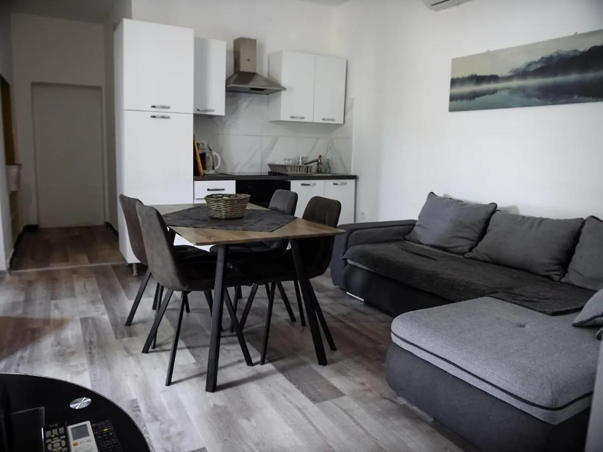 Apartment Ground Floor With Parking Erny Pula 0*,