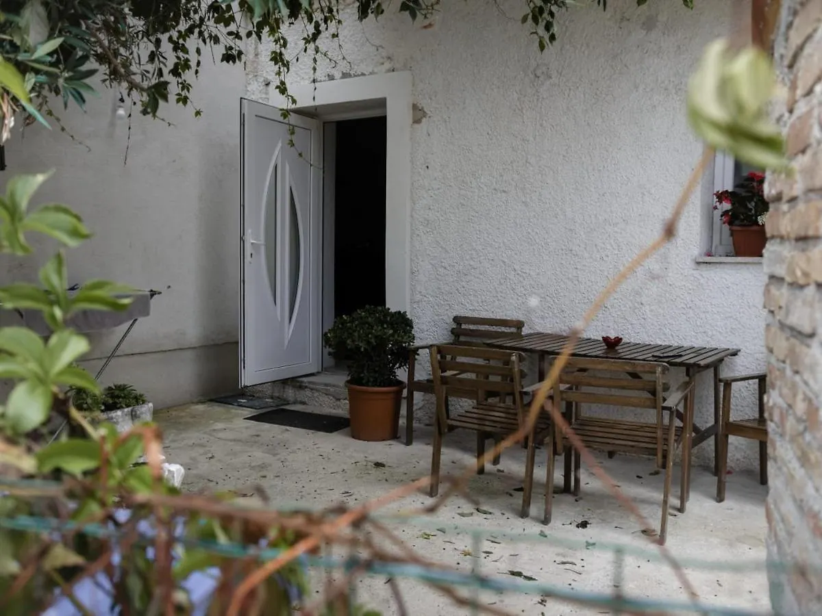 Apartment Ground Floor With Parking Erny Pula